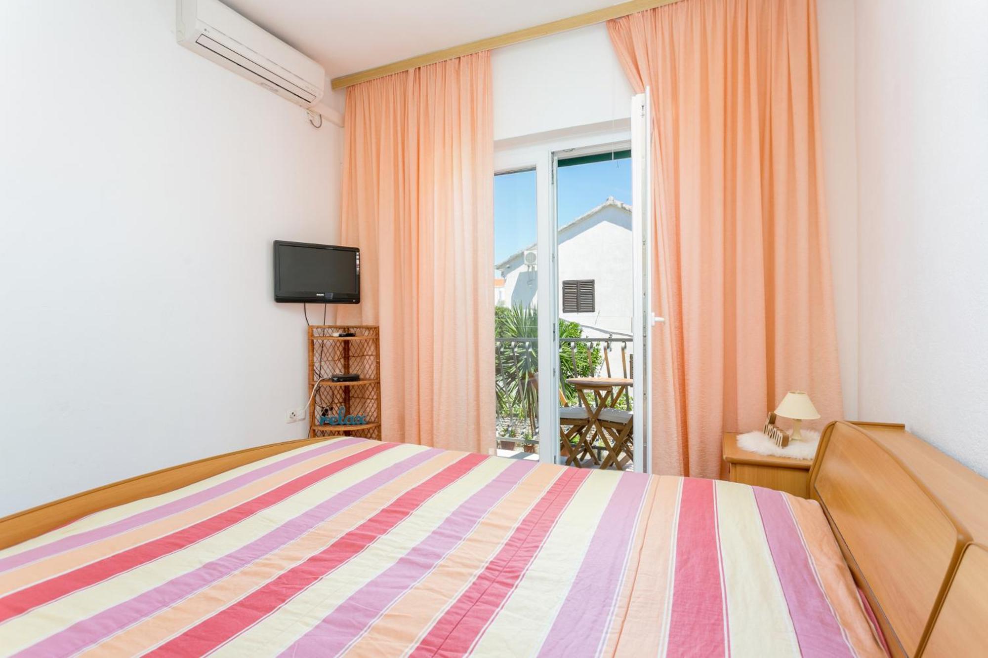 Double Room Supetar 5658D Exterior photo